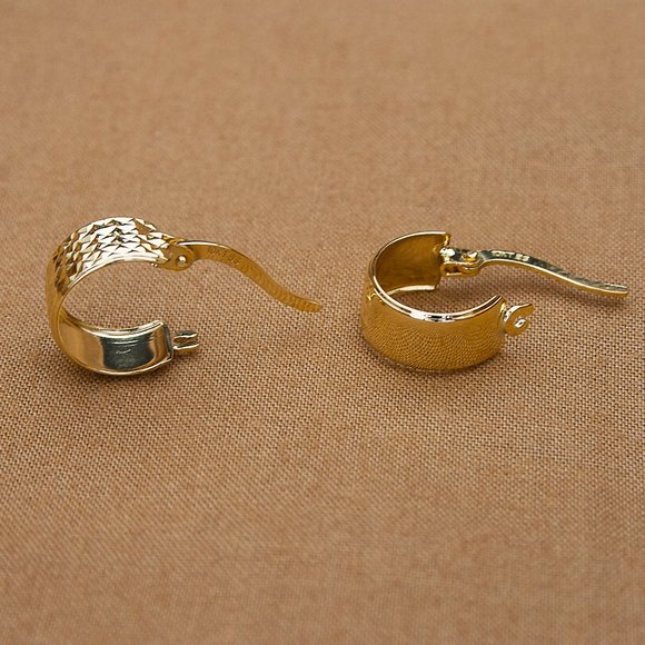 NEW Authentic Solid 10K Gold Diamond Cut 5.5 mm Thick Hoop Earrings Stamped 10K - Picture 5 of 5